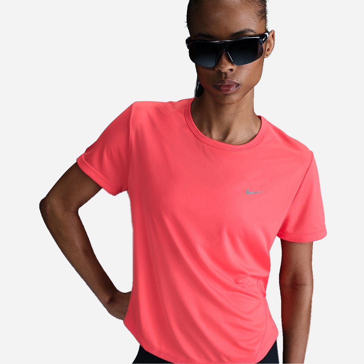 Nike Tempo Dri-Fit Short-Sleeve T-Shirt Dames Nike Tempo Dri-Fit Short-Sleeve T-Shirt Dames