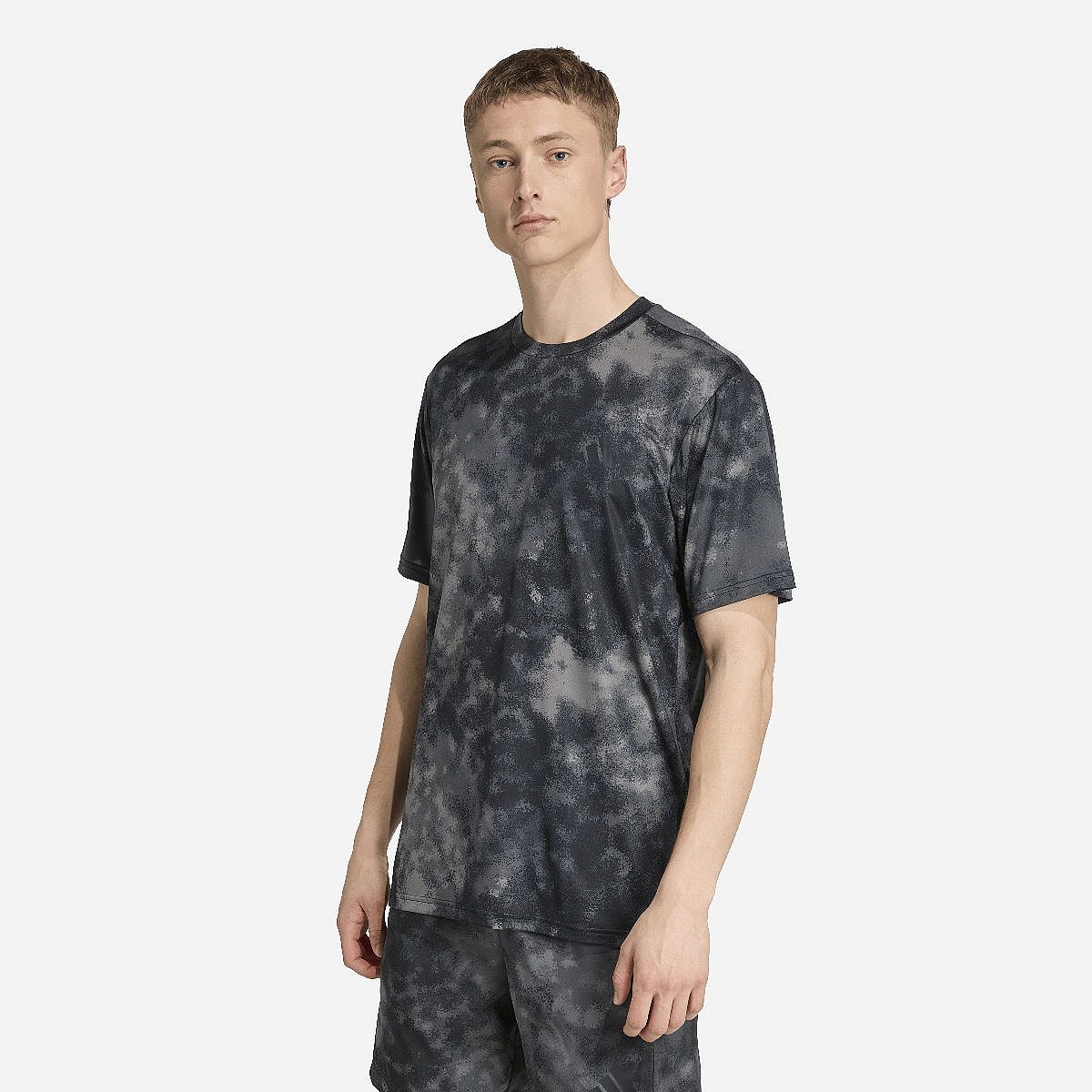 Adidas Training Essentials Seasonal All T-Shirt Heren Adidas Training Essentials Seasonal All T-Shirt Heren